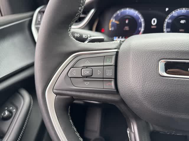 new 2025 Jeep Grand Cherokee car, priced at $40,827