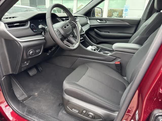 new 2025 Jeep Grand Cherokee car, priced at $40,827