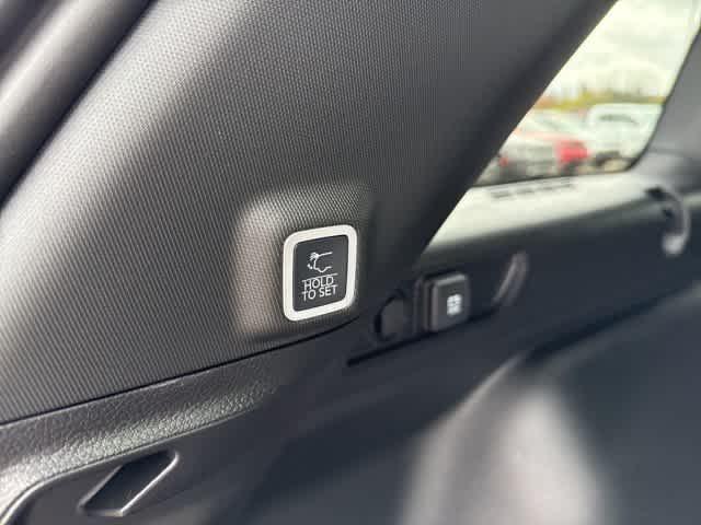 new 2025 Jeep Grand Cherokee car, priced at $40,827