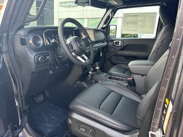 new 2025 Jeep Wrangler car, priced at $55,646