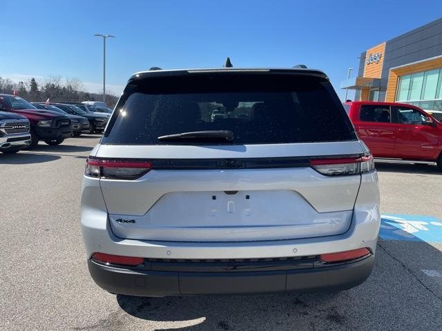 new 2025 Jeep Grand Cherokee car, priced at $44,027