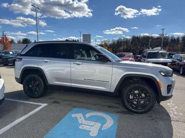 new 2025 Jeep Grand Cherokee car, priced at $42,683
