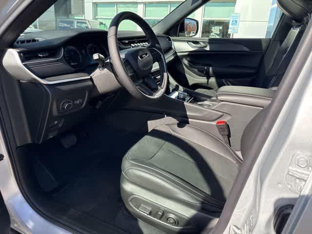 new 2025 Jeep Grand Cherokee car, priced at $42,683