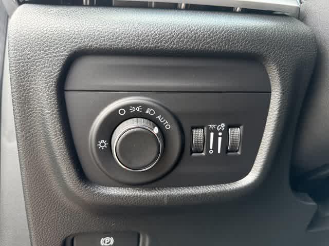 new 2025 Jeep Grand Cherokee car, priced at $42,248