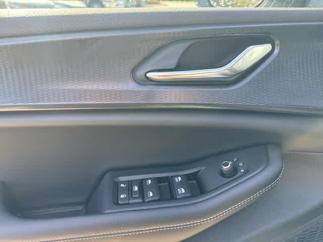 new 2025 Jeep Grand Cherokee car, priced at $40,442