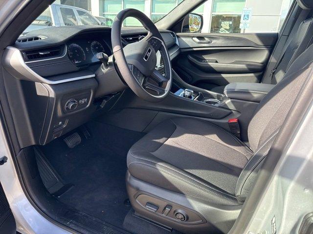new 2025 Jeep Grand Cherokee car, priced at $40,442