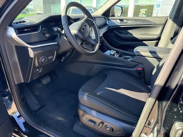 new 2025 Jeep Grand Cherokee car, priced at $40,827