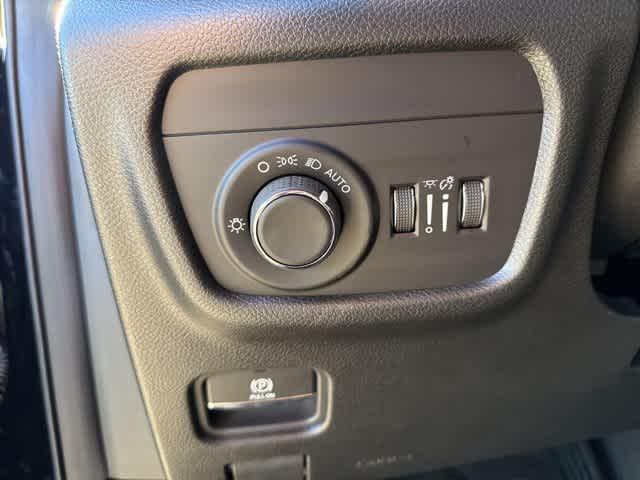 new 2025 Jeep Grand Cherokee car, priced at $40,827