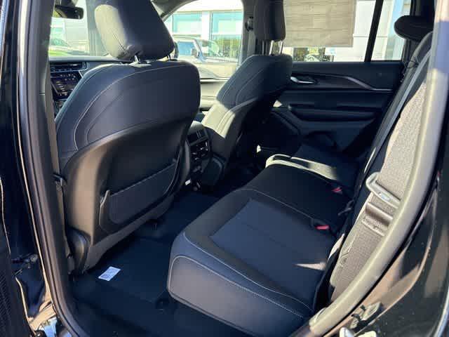 new 2025 Jeep Grand Cherokee car, priced at $40,827