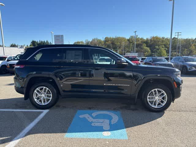 new 2025 Jeep Grand Cherokee car, priced at $40,827