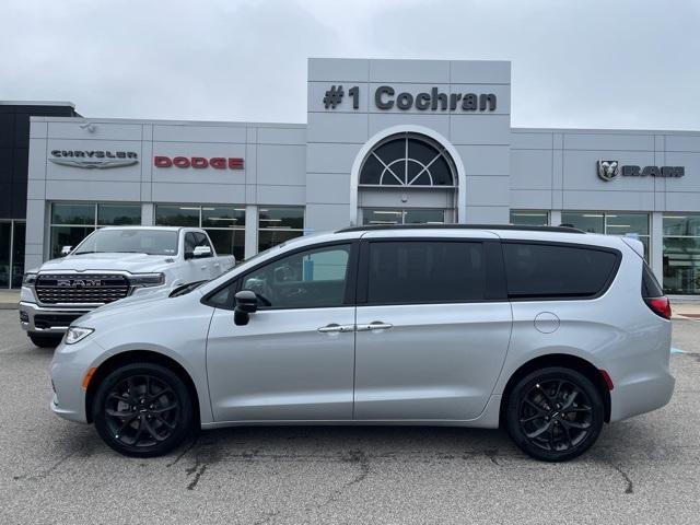 new 2024 Chrysler Pacifica car, priced at $44,135