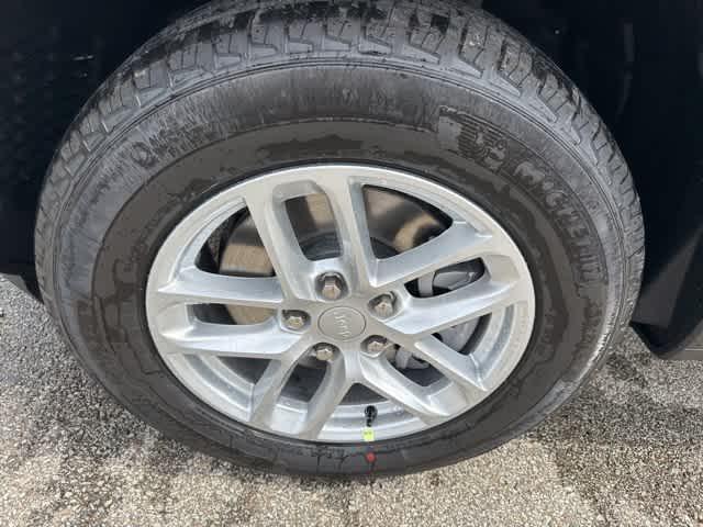 new 2025 Jeep Grand Cherokee L car, priced at $41,297