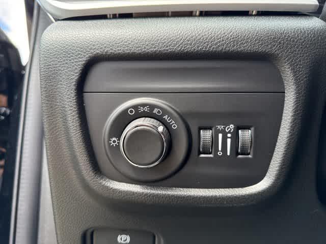 new 2025 Jeep Grand Cherokee car, priced at $42,248