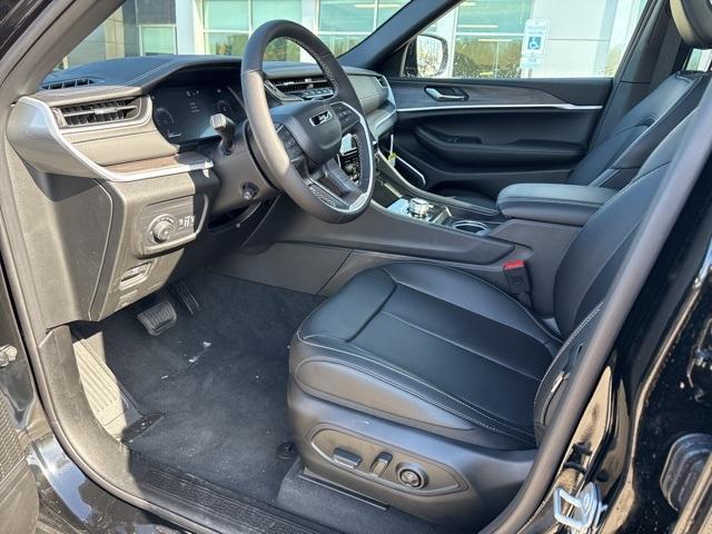 new 2025 Jeep Grand Cherokee car, priced at $53,873