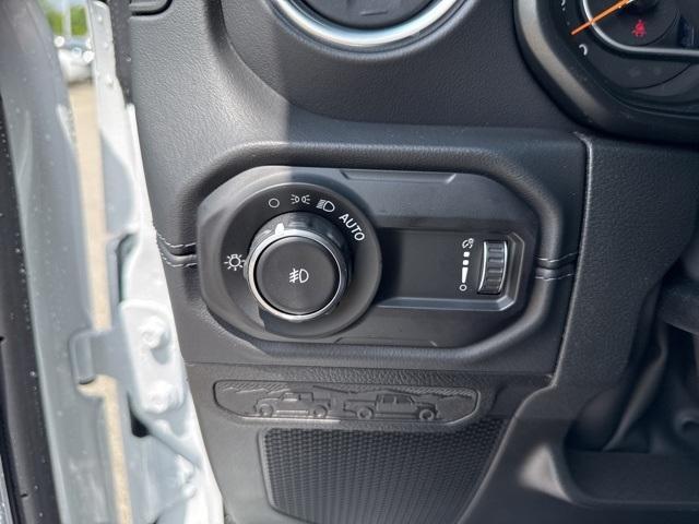 new 2025 Jeep Wrangler car, priced at $55,137