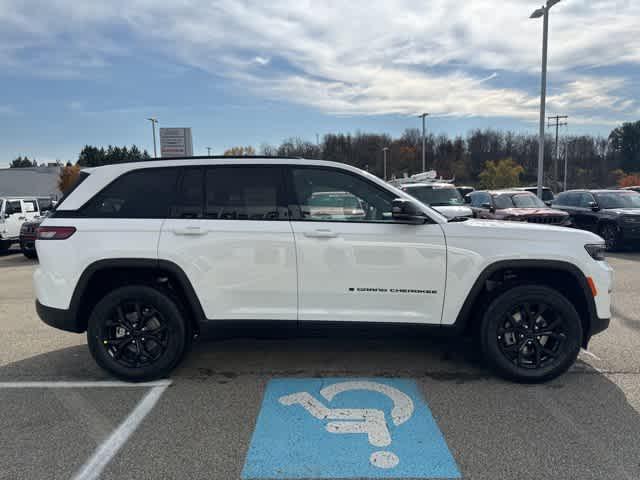 new 2025 Jeep Grand Cherokee car, priced at $42,165