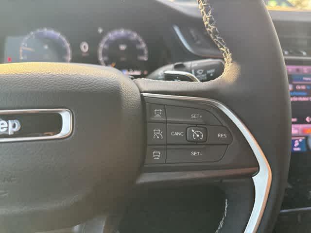 new 2025 Jeep Grand Cherokee car, priced at $50,898