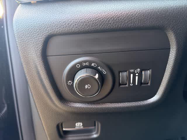 new 2025 Jeep Grand Cherokee car, priced at $50,898