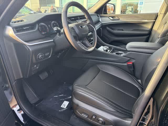 new 2025 Jeep Grand Cherokee car, priced at $50,898