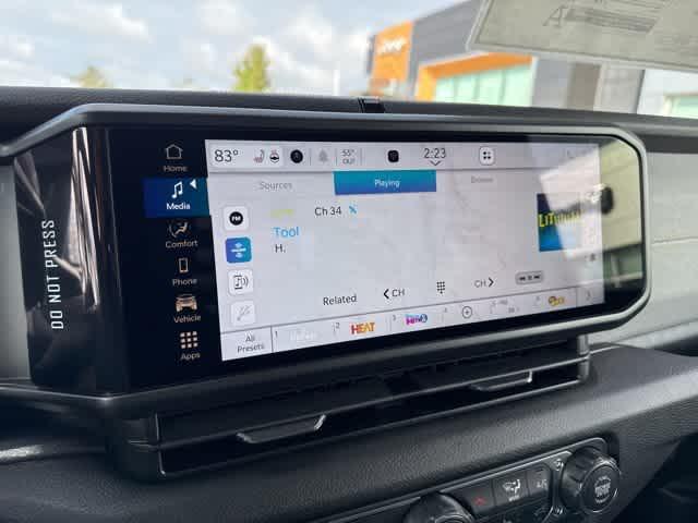 new 2025 Jeep Gladiator car, priced at $47,950