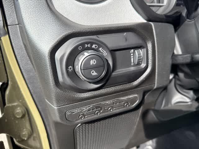 new 2025 Jeep Gladiator car, priced at $47,950