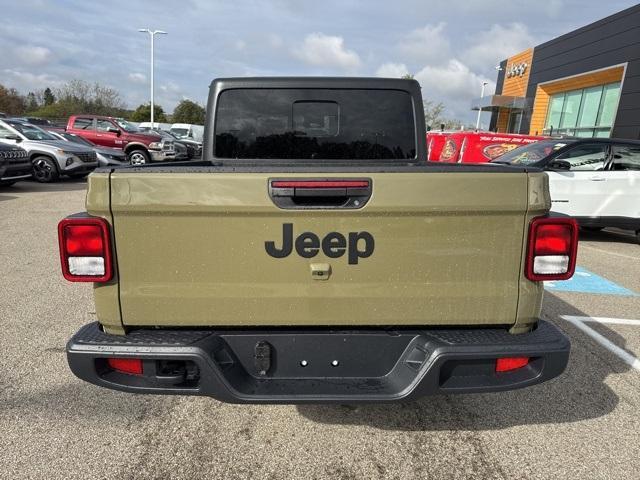 new 2025 Jeep Gladiator car, priced at $47,950