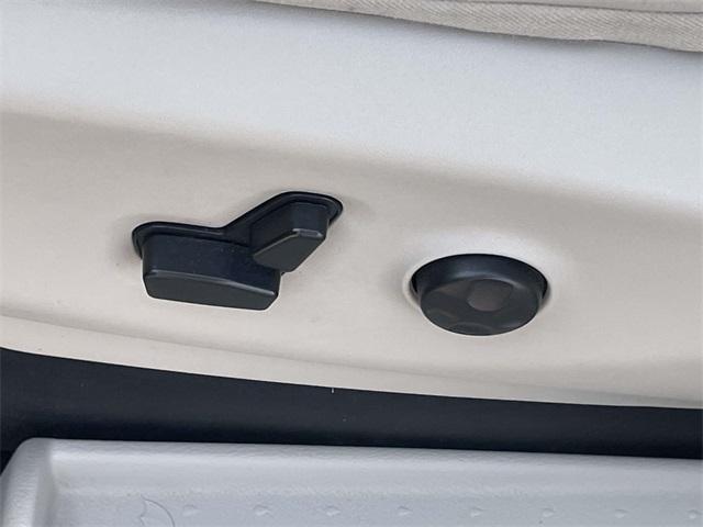 used 2020 Chrysler Pacifica car, priced at $14,997
