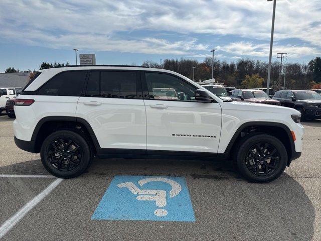 new 2025 Jeep Grand Cherokee car, priced at $42,165