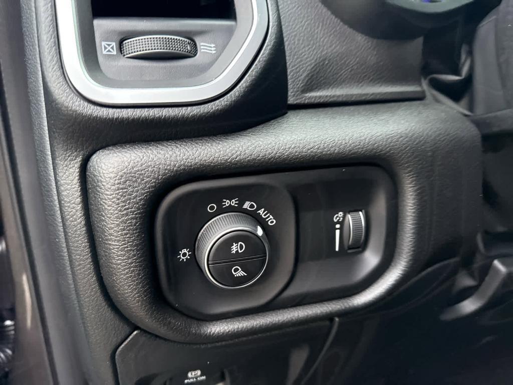 new 2025 Ram 1500 car, priced at $45,518