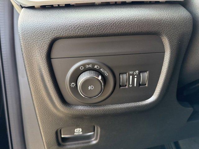 new 2025 Jeep Grand Cherokee car, priced at $50,898