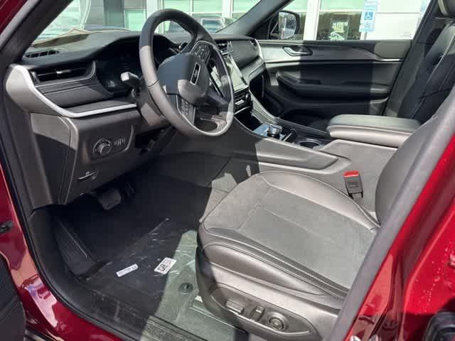 new 2025 Jeep Grand Cherokee car, priced at $43,053