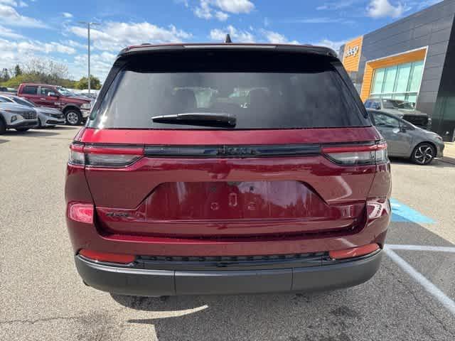 new 2025 Jeep Grand Cherokee car, priced at $43,053