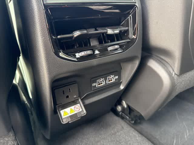 new 2025 Jeep Grand Cherokee car, priced at $43,053