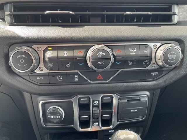 new 2025 Jeep Wrangler car, priced at $51,975