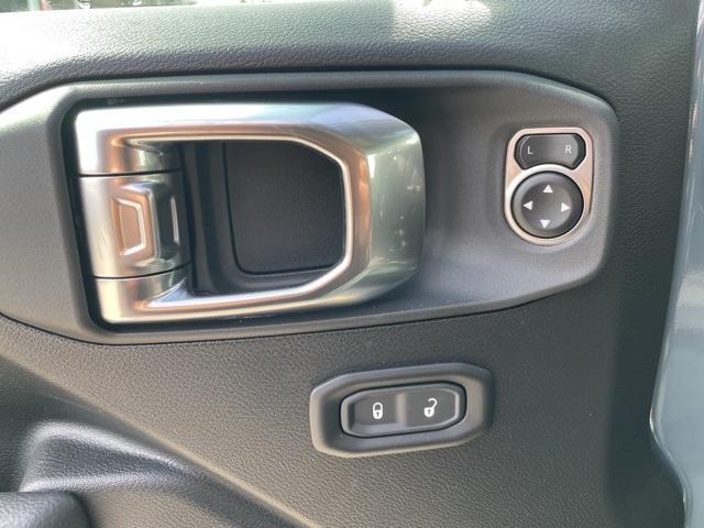 new 2025 Jeep Wrangler car, priced at $51,975