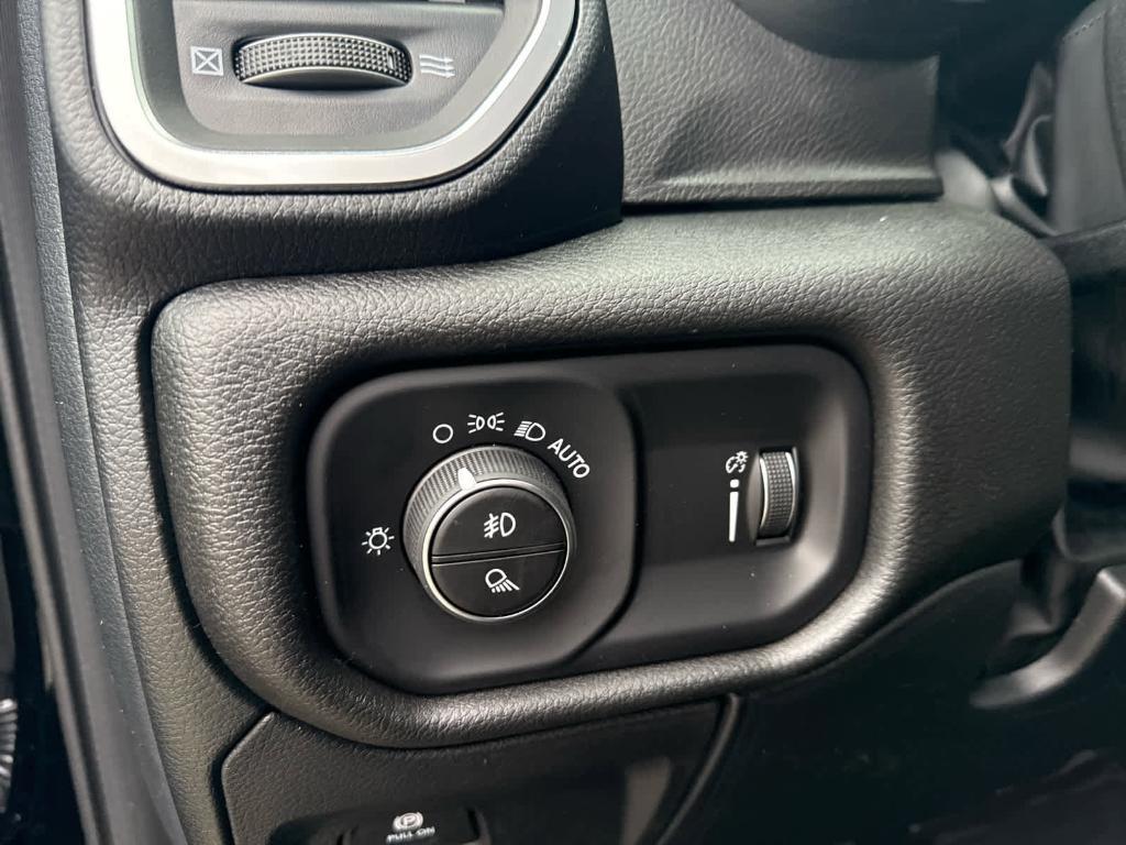 new 2025 Ram 1500 car, priced at $45,518