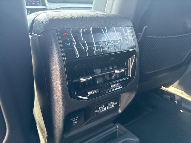 new 2025 Jeep Grand Cherokee L car, priced at $39,246