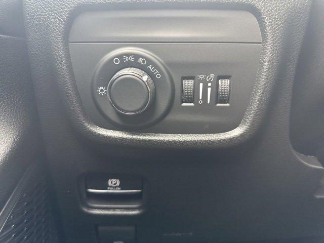 new 2025 Jeep Grand Cherokee car, priced at $39,327