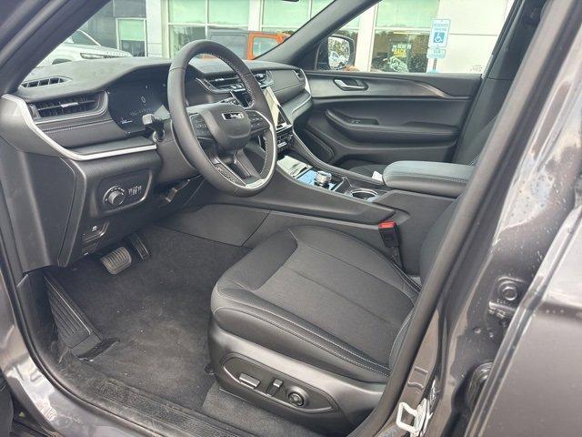 new 2025 Jeep Grand Cherokee car, priced at $39,327