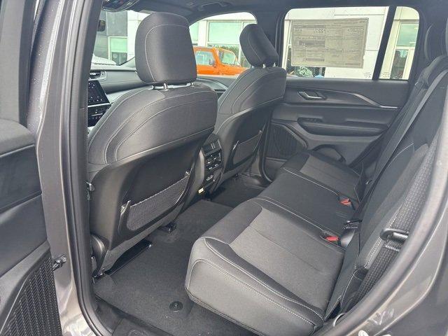 new 2025 Jeep Grand Cherokee car, priced at $39,327