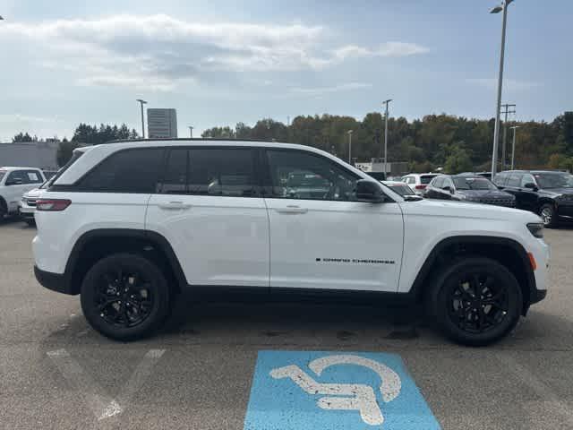 new 2025 Jeep Grand Cherokee car, priced at $41,730