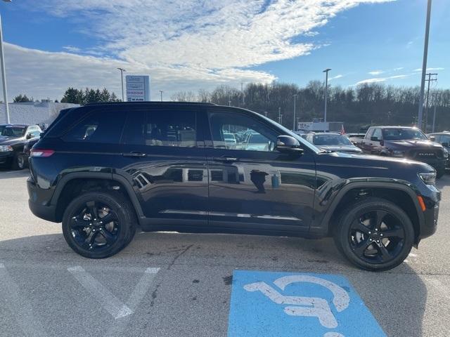 new 2025 Jeep Grand Cherokee car, priced at $46,670