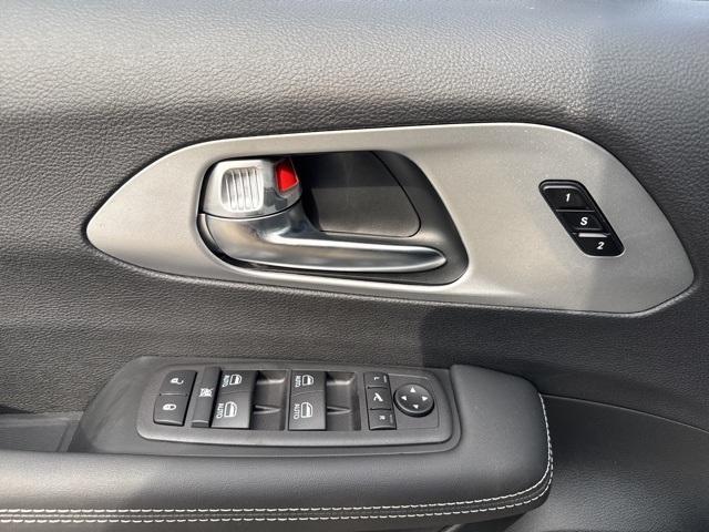 new 2025 Chrysler Pacifica car, priced at $52,385