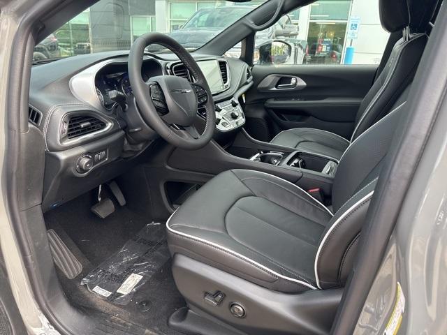 new 2025 Chrysler Pacifica car, priced at $52,385