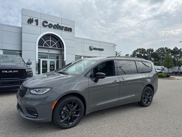 new 2025 Chrysler Pacifica car, priced at $52,385