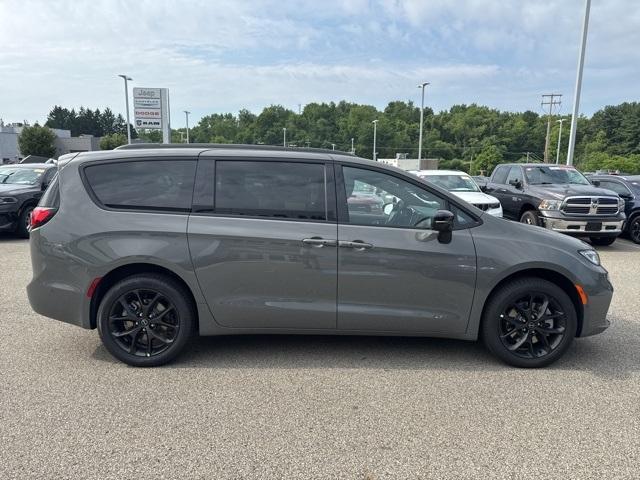new 2025 Chrysler Pacifica car, priced at $52,385