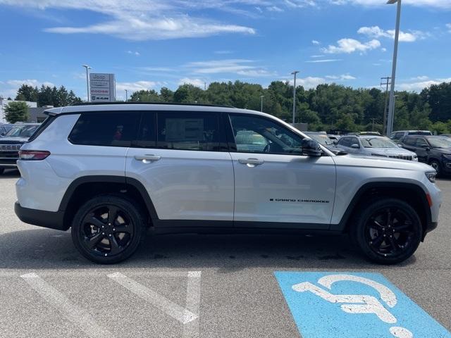 new 2024 Jeep Grand Cherokee L car, priced at $45,696