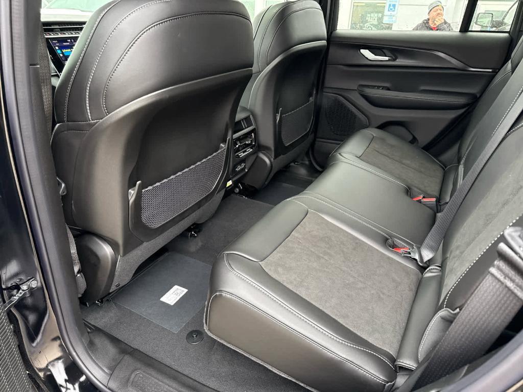 new 2025 Jeep Grand Cherokee car, priced at $42,683