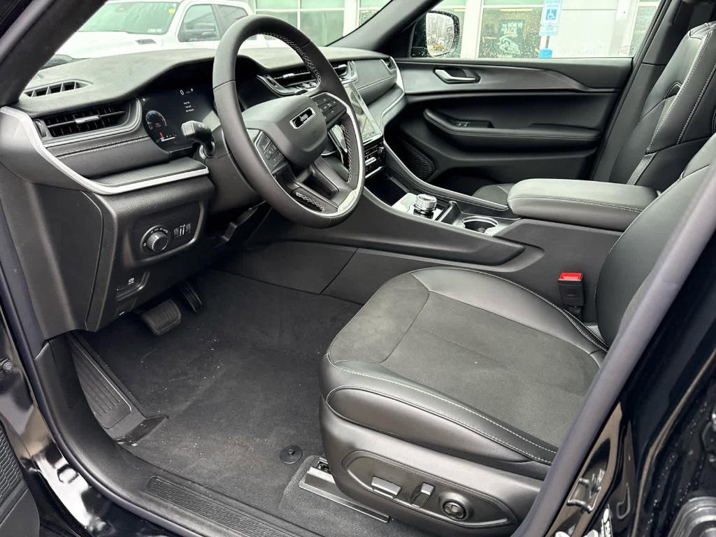 new 2025 Jeep Grand Cherokee car, priced at $42,683