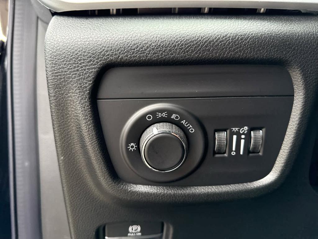 new 2025 Jeep Grand Cherokee car, priced at $42,683